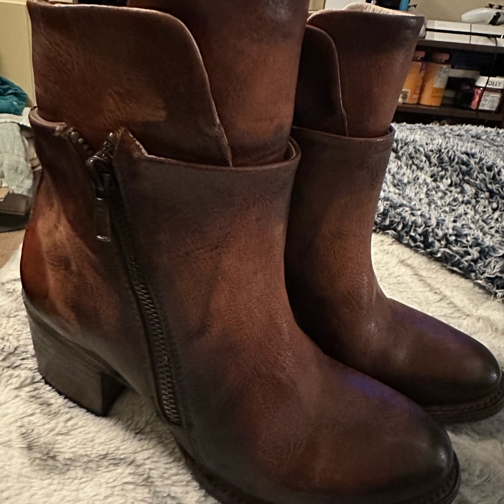 Elegant Brown Heeled Boots